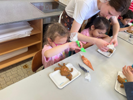 Navštívily jsme kadeřnictví a zahrály si na pekaře